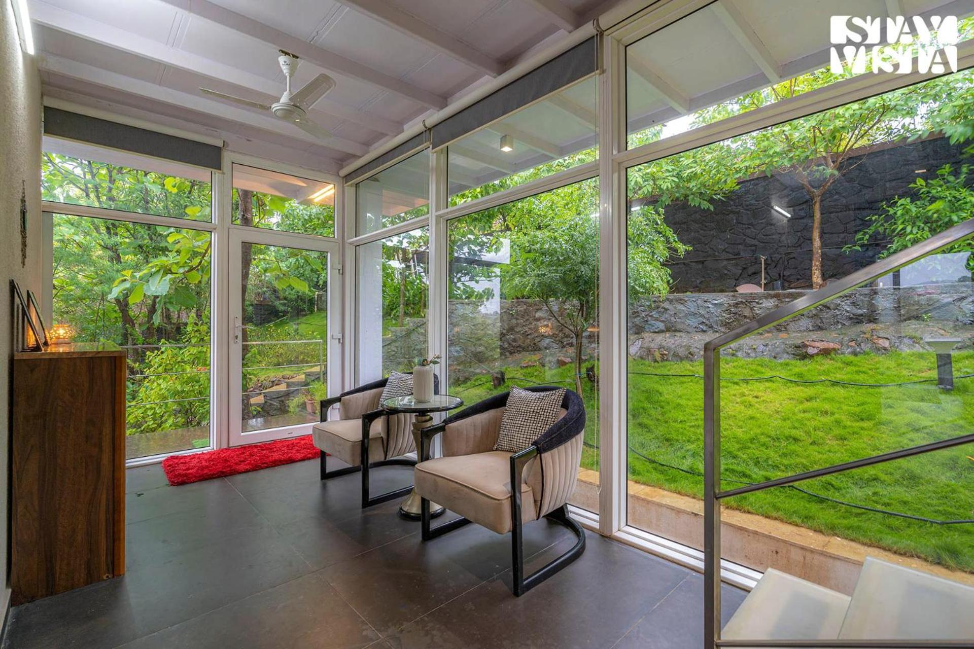 The Glasscape By Stayvista - Hillside Getaway With Pool And Indoor Games Нашик Екстер'єр фото